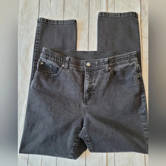 Chicos Fabulously Slimming •Size 1 (8) Short• Black Denim Jeans - Picture 2 of 9